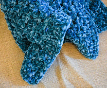Load image into Gallery viewer, Blue Velvet Crochet Cat Mat
